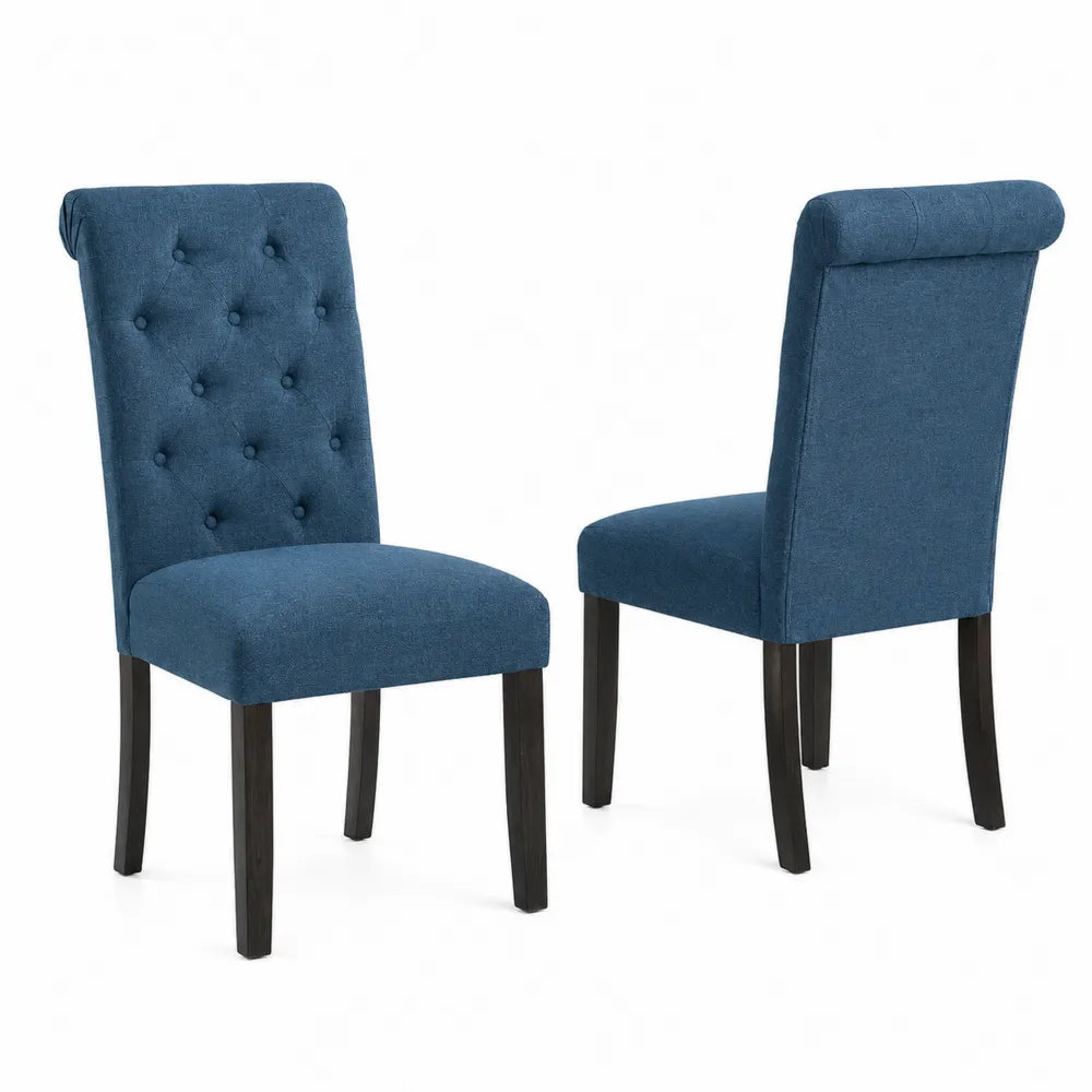 Chaises en bois avec tissu bleu