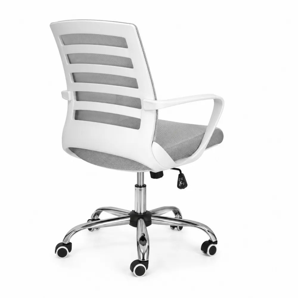 Chaise de bureau en maille avec accoudoirs et base en métal chromé